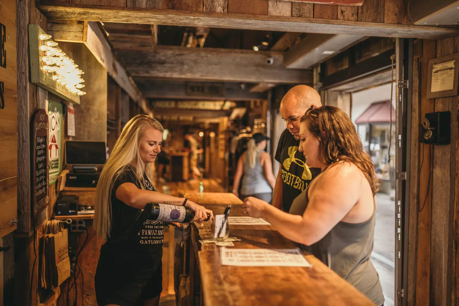 couple doing wine tasting at Tennessee Homemade Wines 