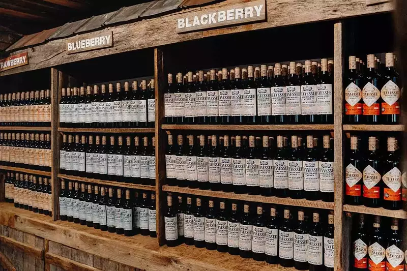 65a9804647f73a023d2f9a5d_TNHW_WineWall_2