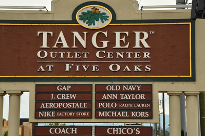 Sevierville Tanger Outlets sign