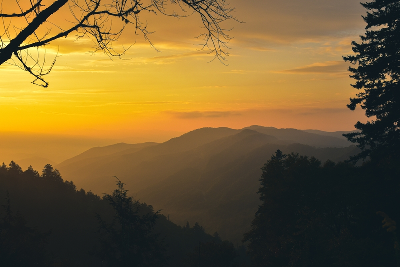 newfound gap sunrise in gatlinburg
