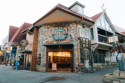 smokin banjo is on the Gatlinburg Wine Trail